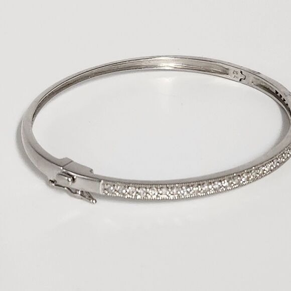 Elegant 14k White Gold Diamonds Bangle Bracelet - Picture 5 of 11